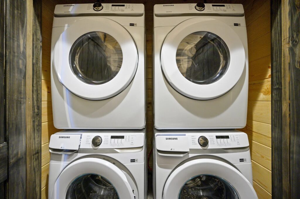 Wash and dryer amenities with cabin rental 2